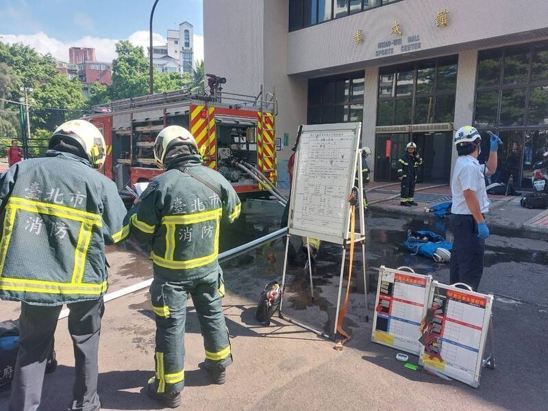 台北荣总孝威馆地下室今天上午传出火警，所幸及时扑灭。（记者王冠仁翻摄）